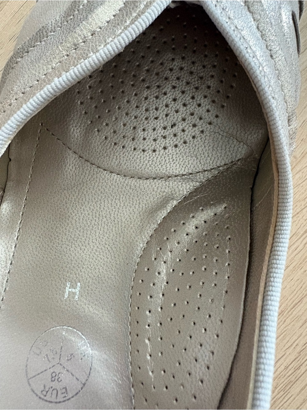 Ara Silver Leather Comfort Low Heels - Picture 12 of 15